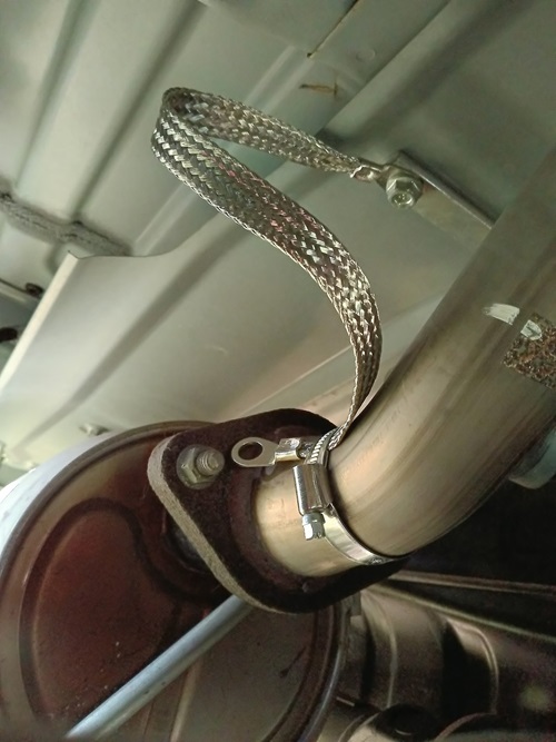 ホースバンドでマフラーアース