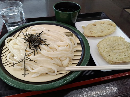 むらさきうどんでお昼にして