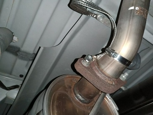 アース線を上から友締め