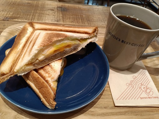 とろ～り月見チーズホットサンド