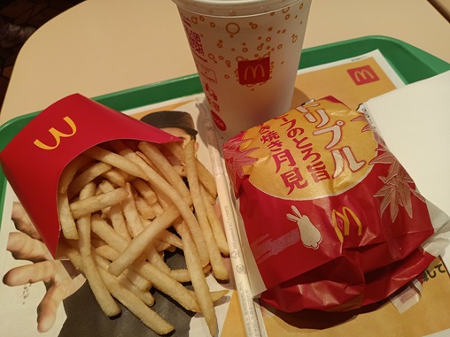 トリプルビーフのとろ旨すき焼き月見バーガー